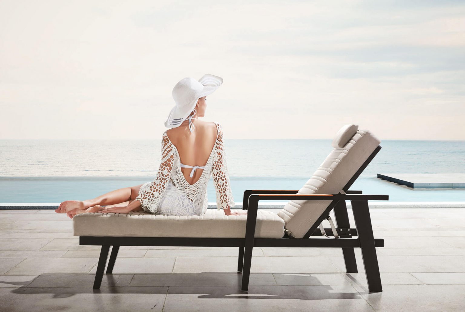 Emoti מיטת שיזוף (2)