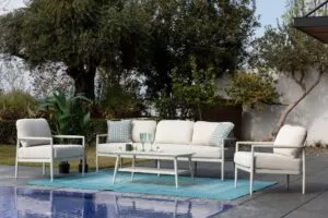 פינת ישיבה מעוצבת לגינה בעיצוב מודרני ויוקרתי ליד הבריכה - גרין ריהוט גן